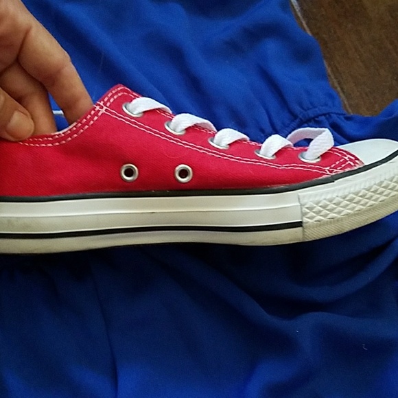 Red converse lace up shoes 6 women's like new - Picture 4 of 4